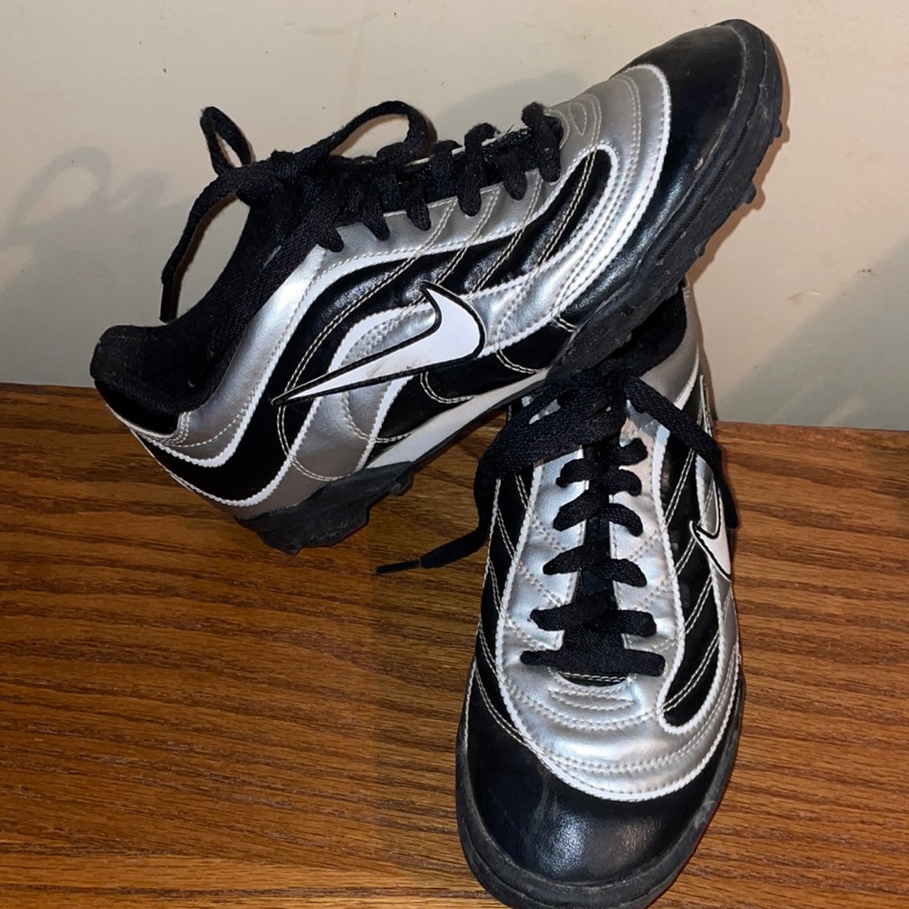 Nike women’s soccer turf shoes